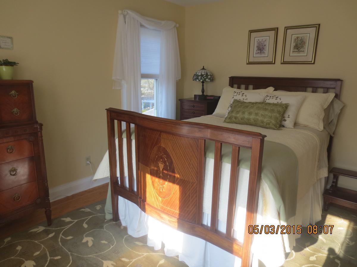 Robinsong Bed & Breakfast Thorold Room photo
