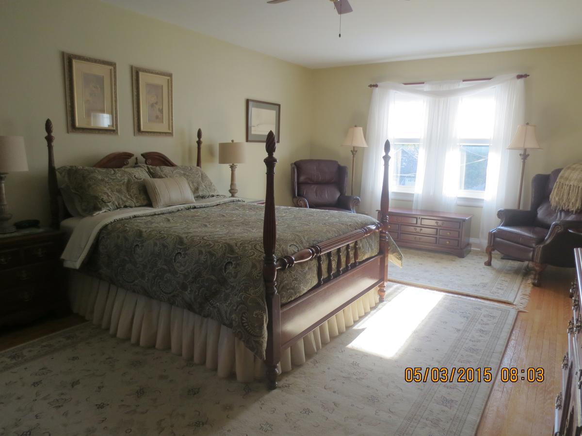 Robinsong Bed & Breakfast Thorold Room photo