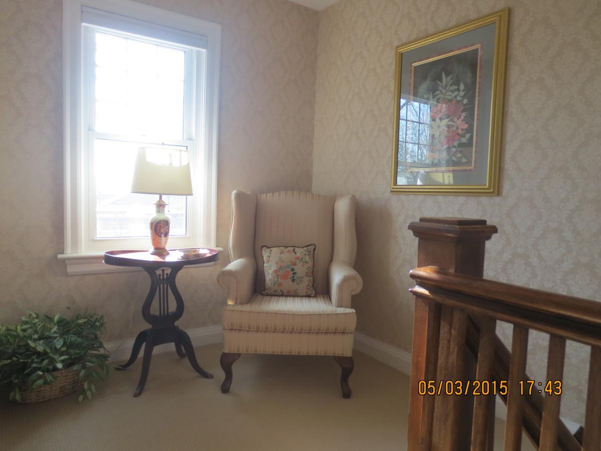 Robinsong Bed & Breakfast Thorold Exterior photo