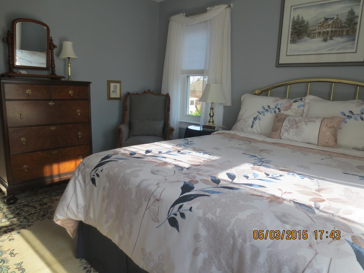 Robinsong Bed & Breakfast Thorold Room photo