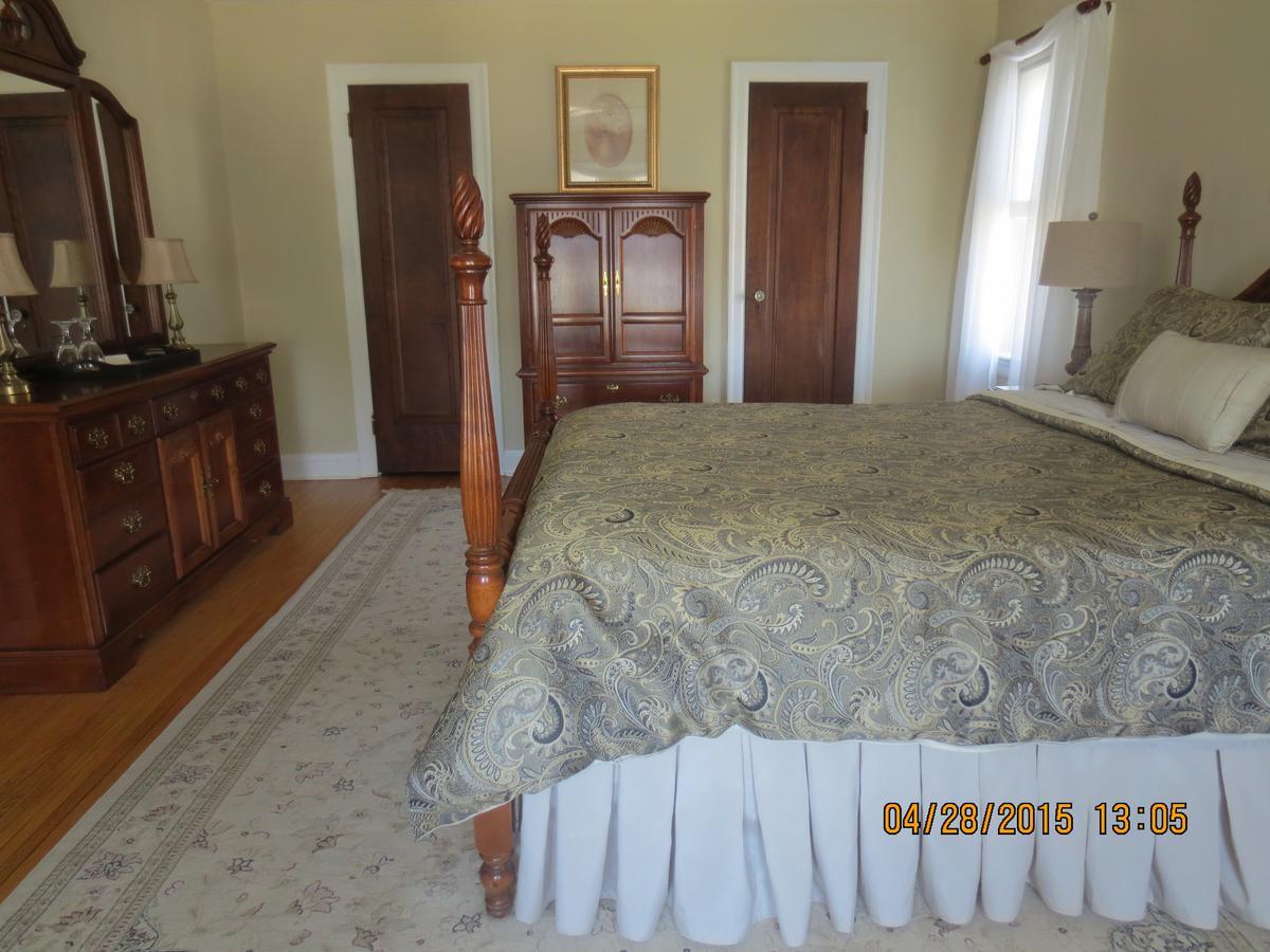 Robinsong Bed & Breakfast Thorold Room photo