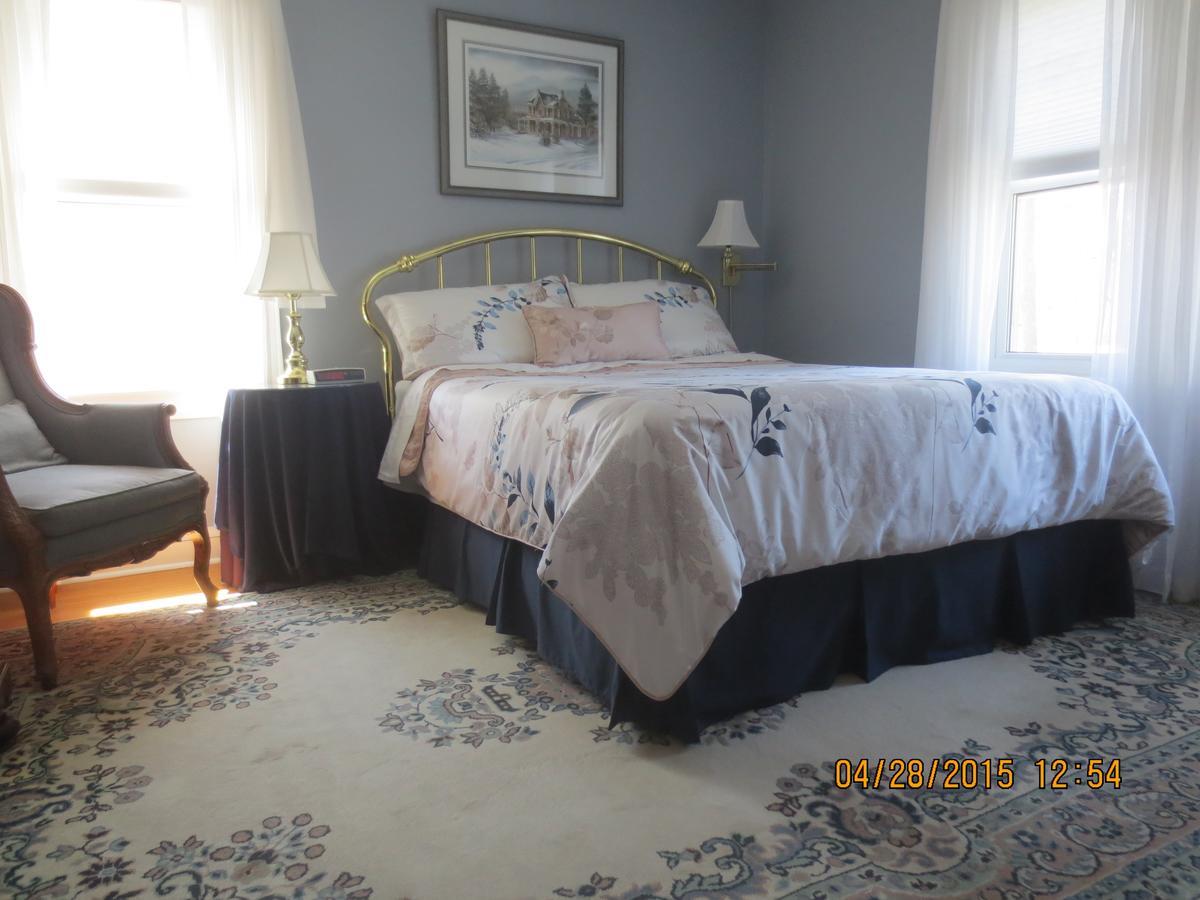 Robinsong Bed & Breakfast Thorold Room photo