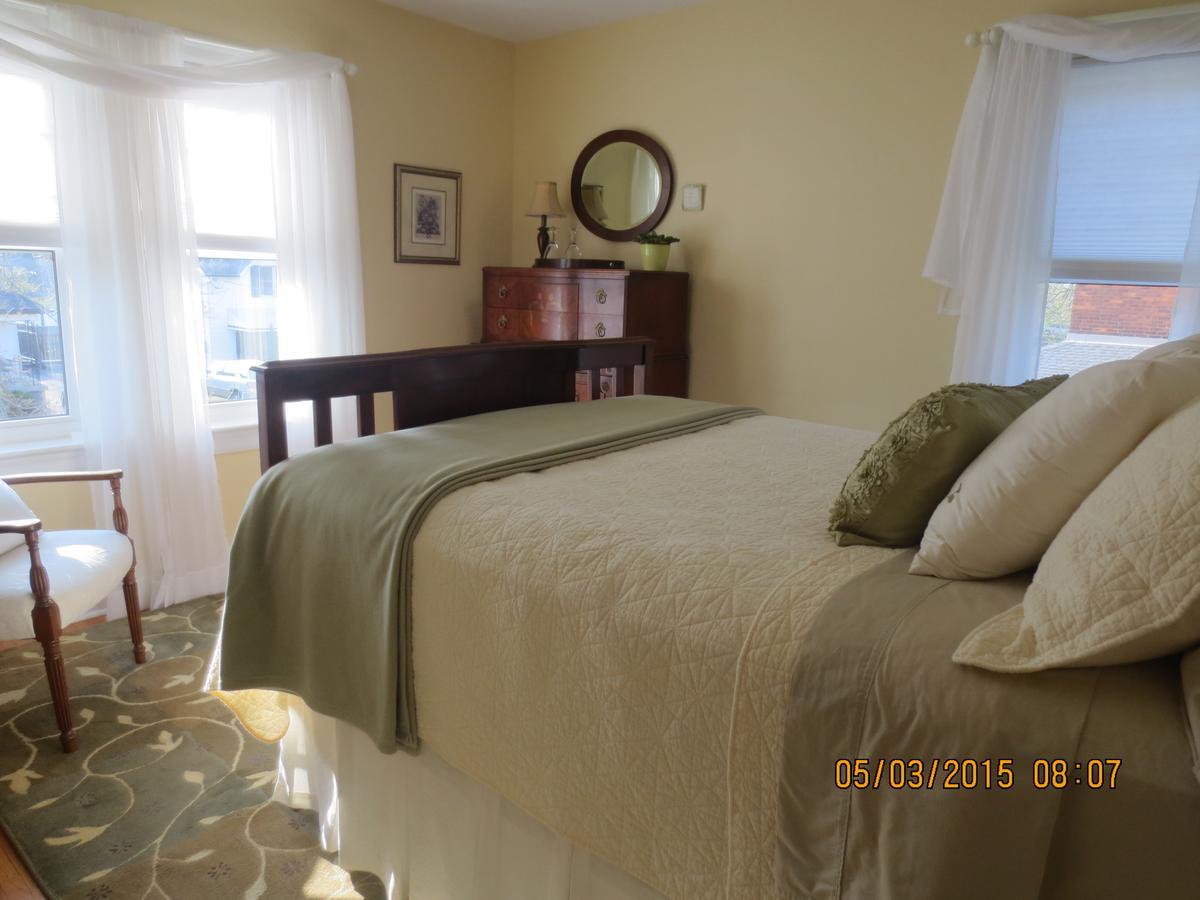 Robinsong Bed & Breakfast Thorold Room photo