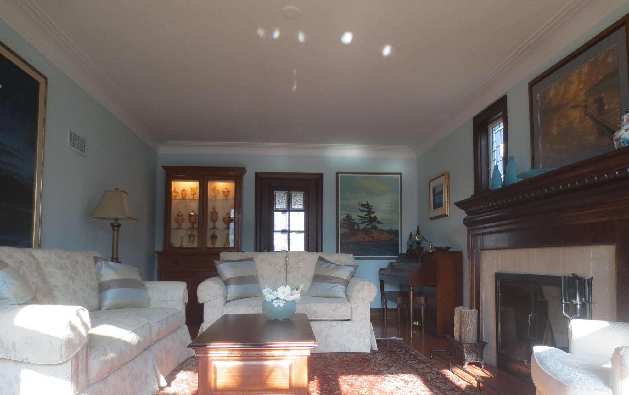 Robinsong Bed & Breakfast Thorold Exterior photo