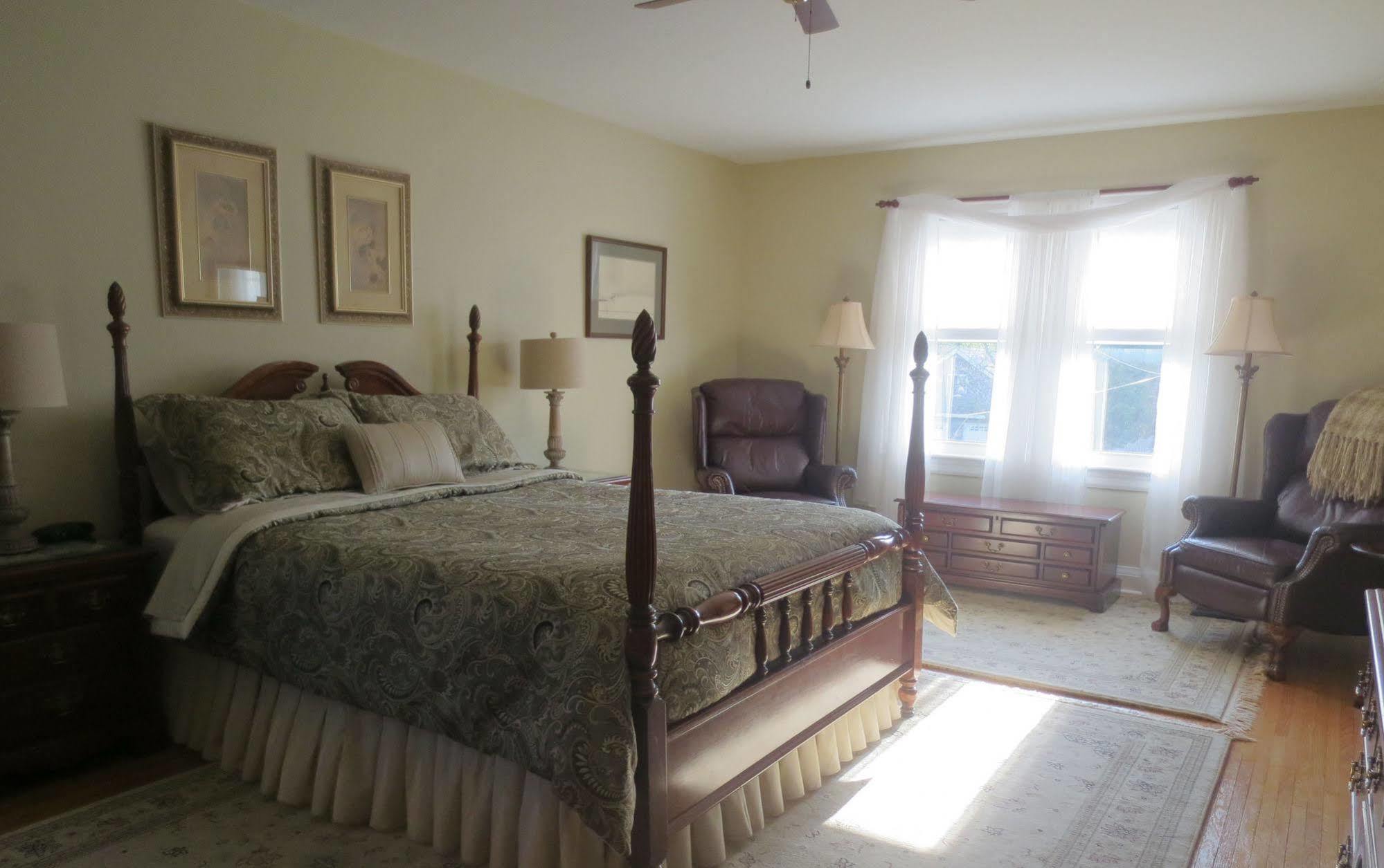 Robinsong Bed & Breakfast Thorold Exterior photo