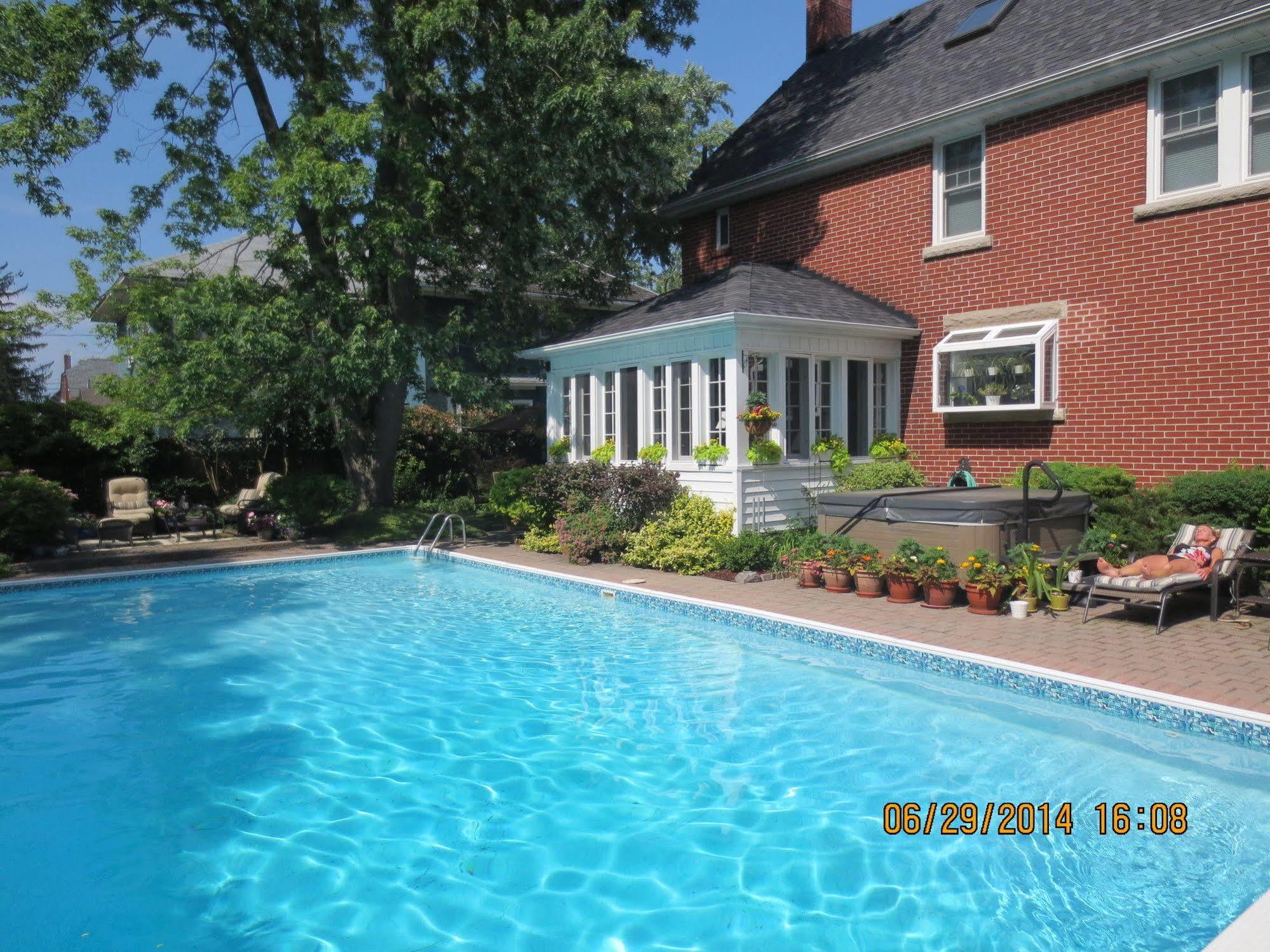 Robinsong Bed & Breakfast Thorold Exterior photo