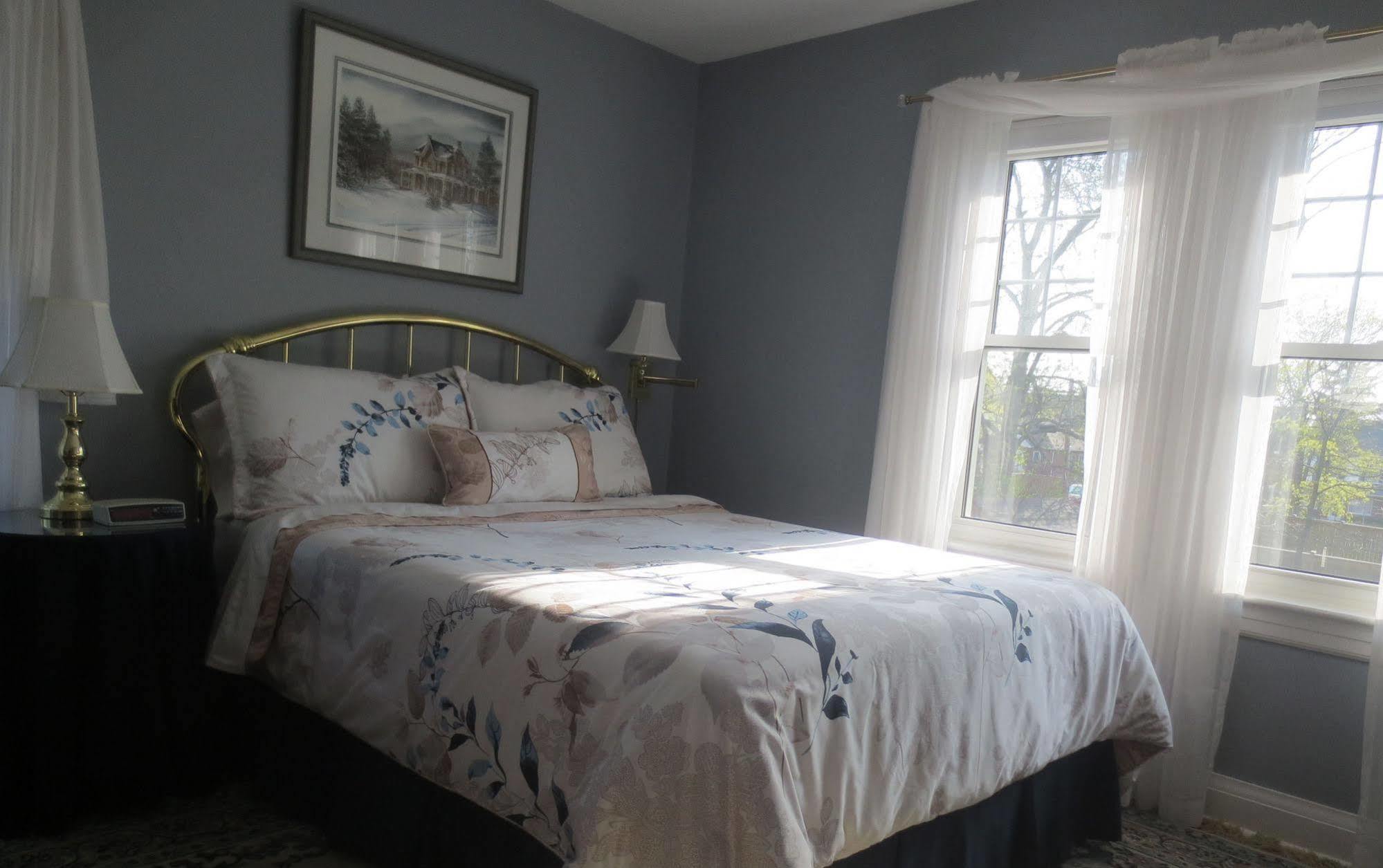 Robinsong Bed & Breakfast Thorold Exterior photo