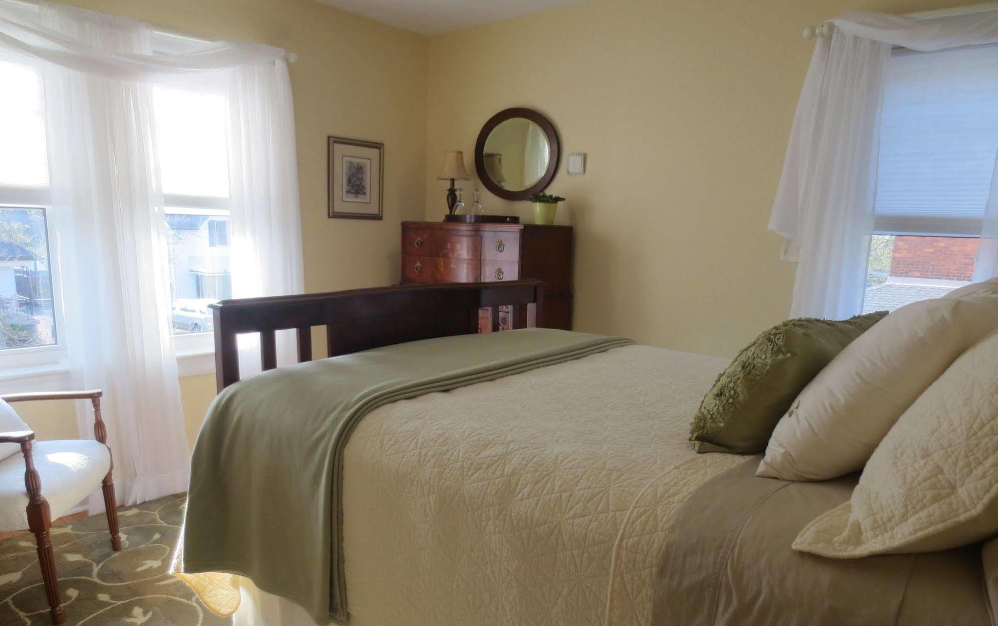 Robinsong Bed & Breakfast Thorold Exterior photo